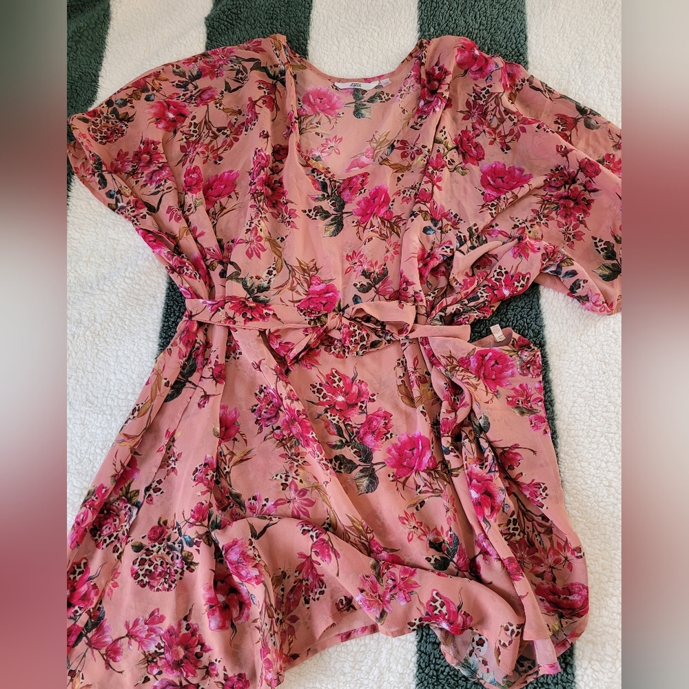 Floral Pink beach cover up - Picture 2 of 4